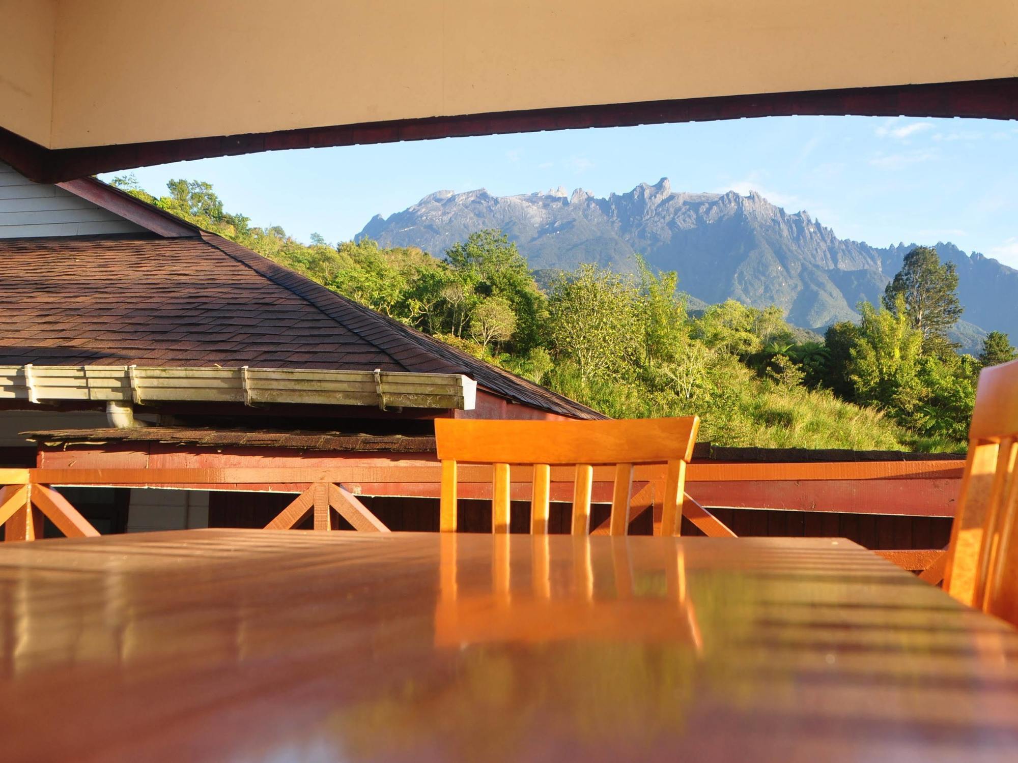 นาบาลู กันดาซัง ล้อดจ์ Villa Kundasang ภายนอก รูปภาพ